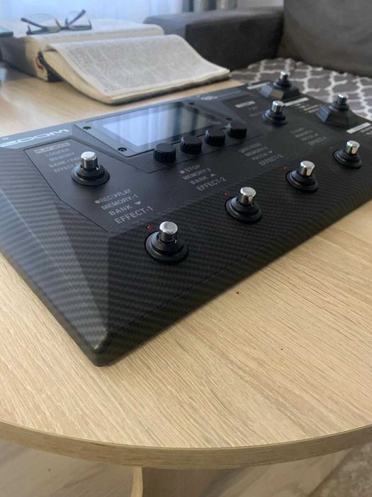 Zoom B6 Multi-efect pentru bas