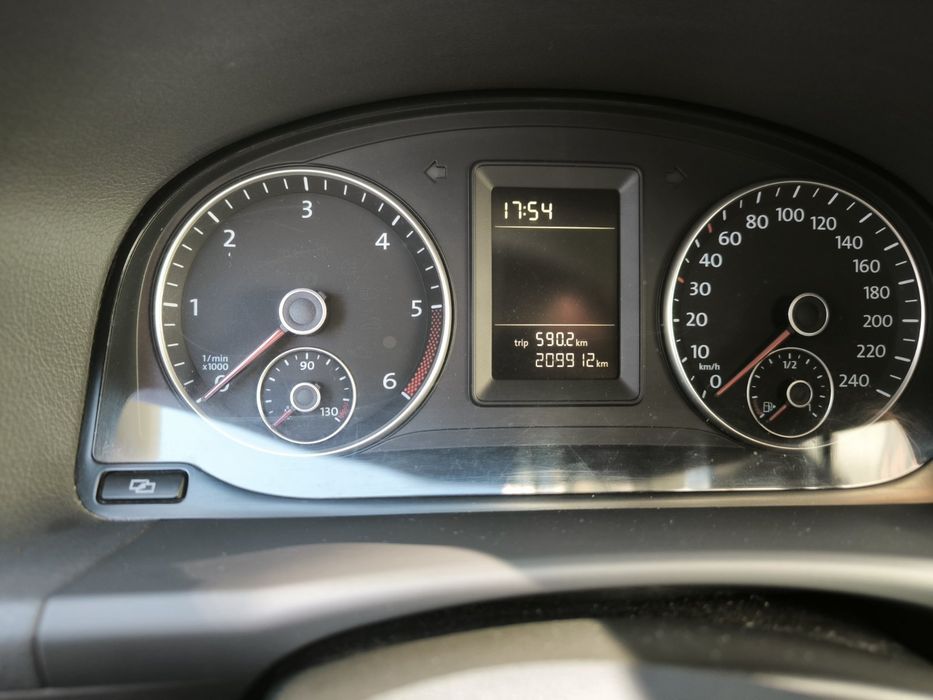Автомобил VW touran