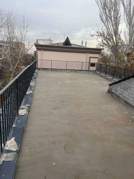 М.Тинчлик.Школа 298.Продам 4х уровн. коммерч. объект площадью 300кв.м.