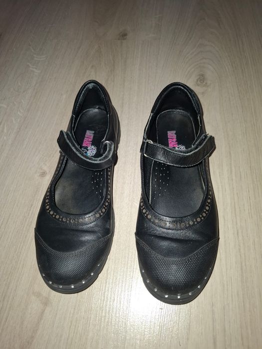 Продам обувь для девочек