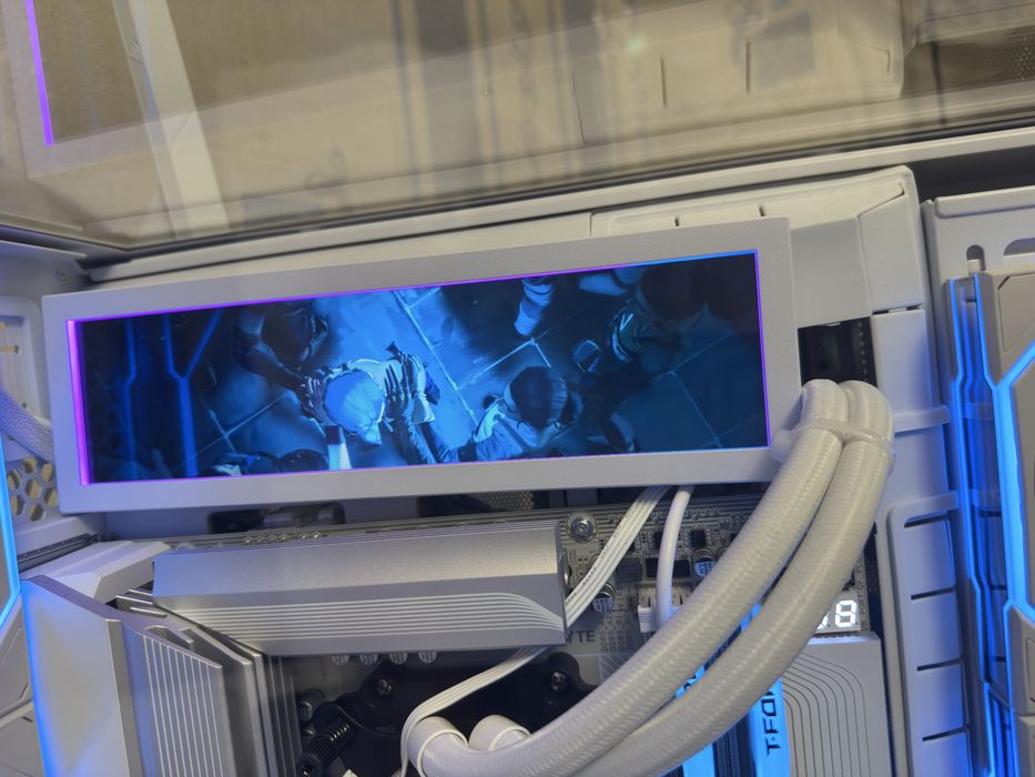 Самый красивый готовый пк в Lian Li 7 7800x3d / rtx 5070TI / 64GB ОЗУ