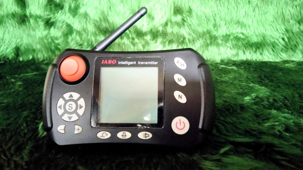 Лодка за захранка с GPS;сонар;автопилот;7,4V ; 16+1 поз.