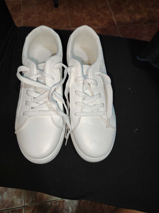 Бели гуменки 39 номер нови