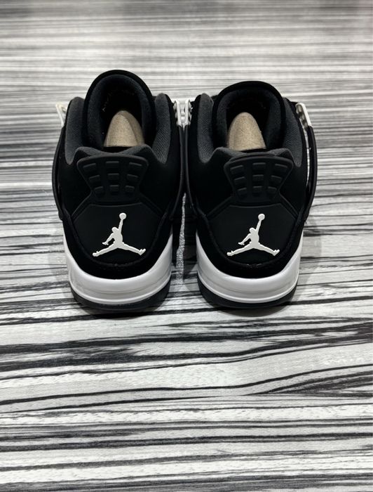 Jordan 4 White Thunder