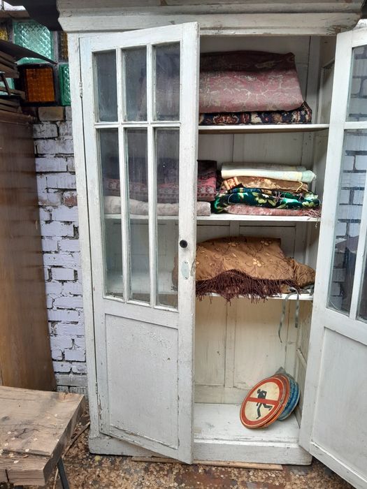 Шкаф для книг эпохи СССР