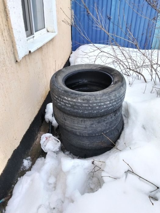 Шины б/у на автомашину размер 205х65х17.