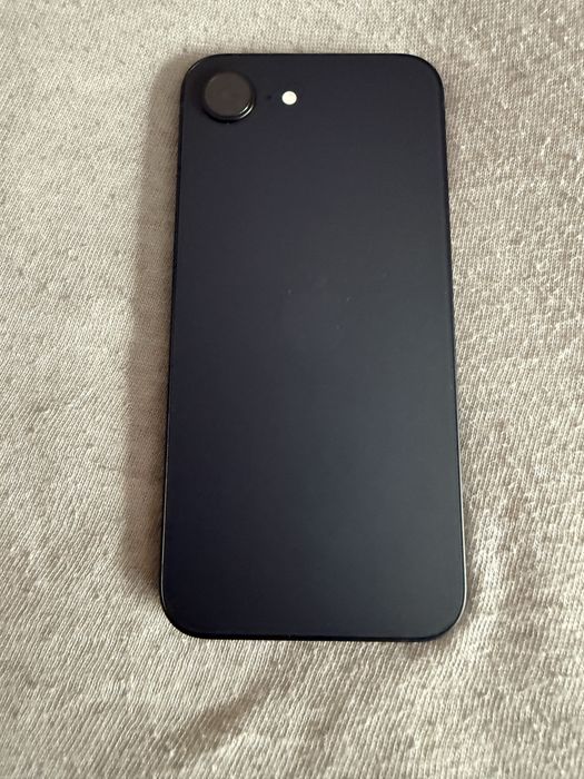 Iphone 17 e. Nou. Cutie. 0 cicluri.
