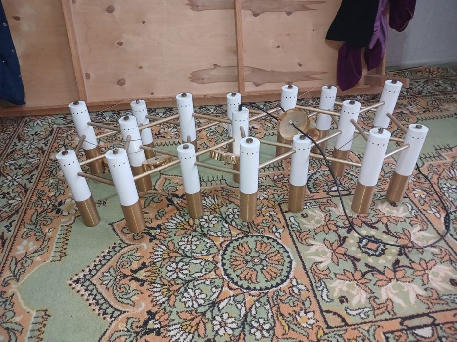 Продам люстру б/у