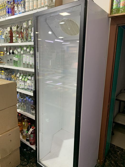 Холодильник витринный в наличии