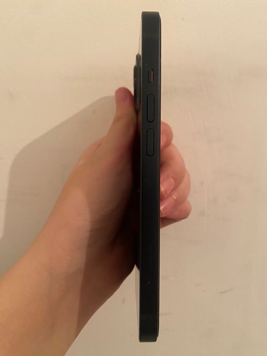 Iphone 13. Не вскрывался. С коробкой.