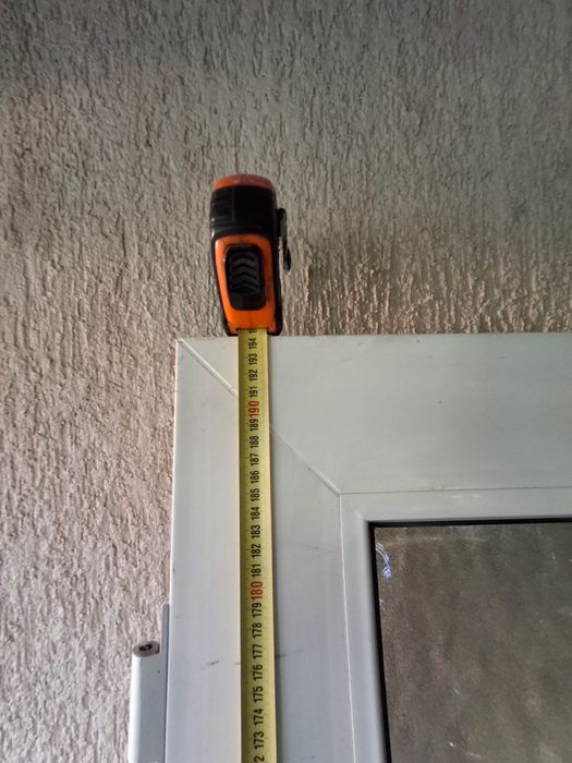 Usi de termopan aproape noi