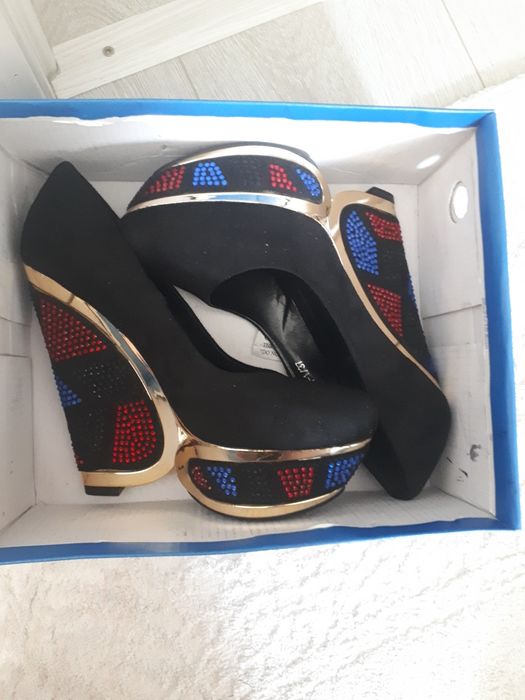 Продаю платформу туфли