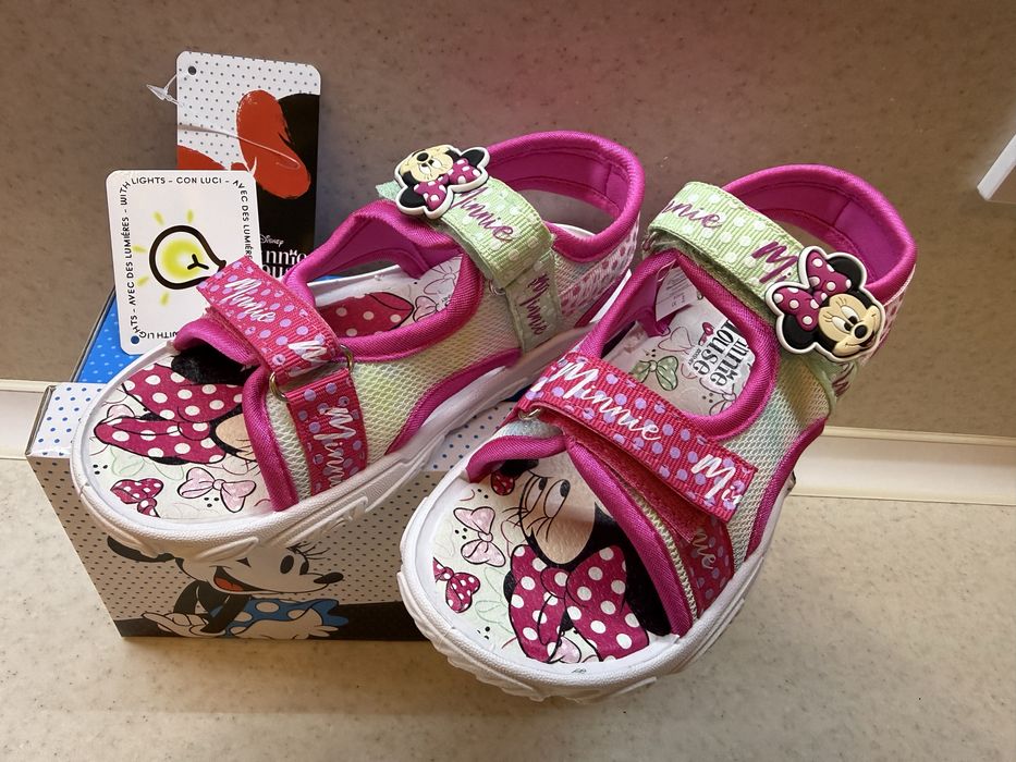 Сандали Minnie Mouse с LED светлини НОВИ!