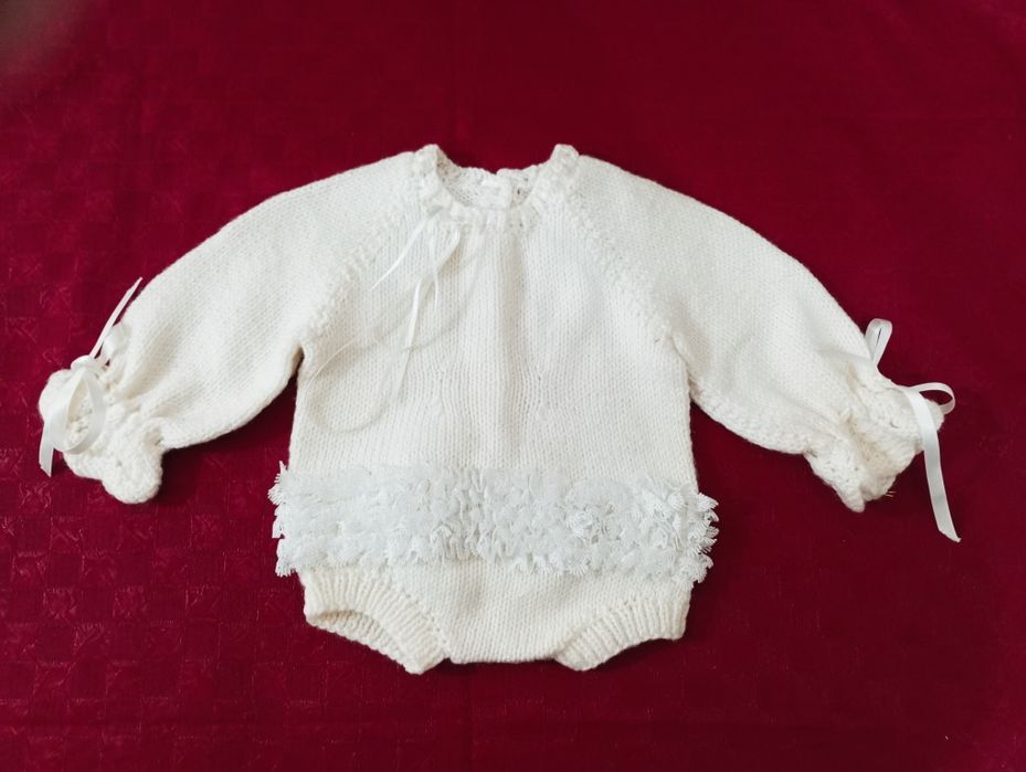 Новый вязаный боди для девочки