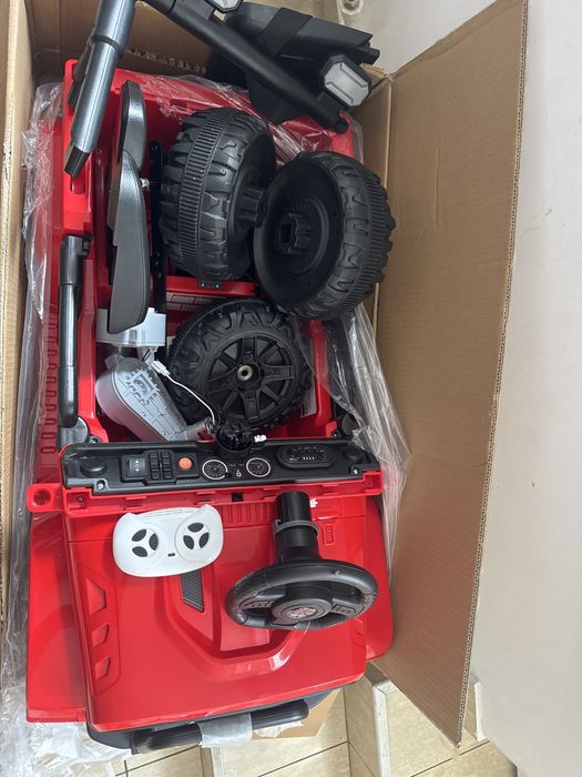 Mașinuță electrică BBH-053 – 12V  Mașinuță electrică pentru copii, model Electric Ride On Car BBH-053, alimentare 12V.