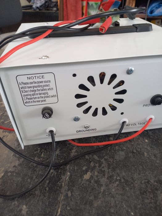 Зарядно за акумолатор на 12/24 v.