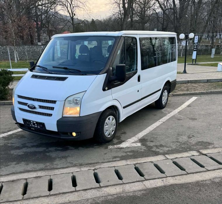 Vand Ford Transit 8+1 cu AC