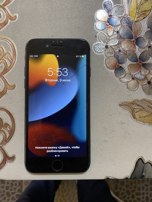 IPhone 7 black.