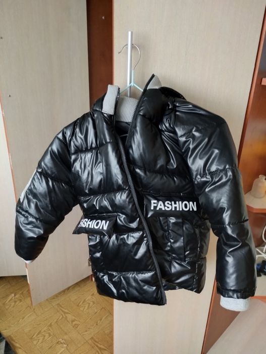 Продам куртки на весну -осень