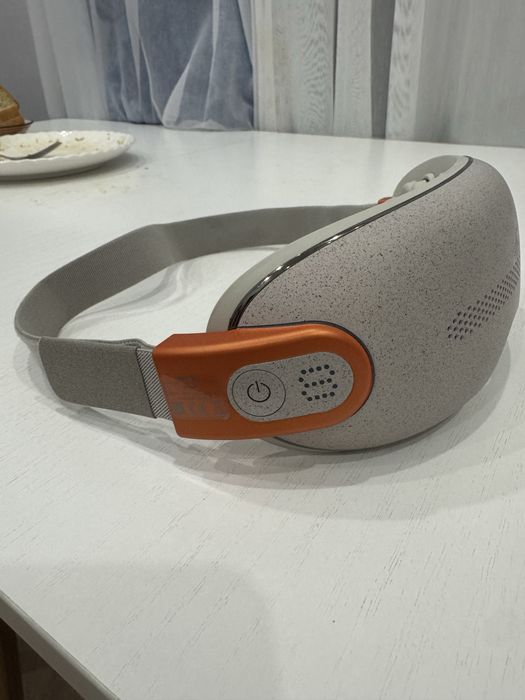 Продаю массажер для глаз BORK D617