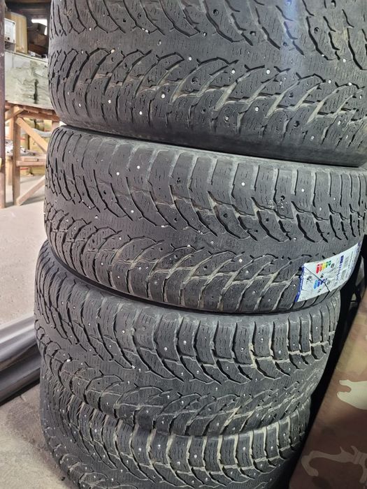 Продам зимнию резину с шипами.