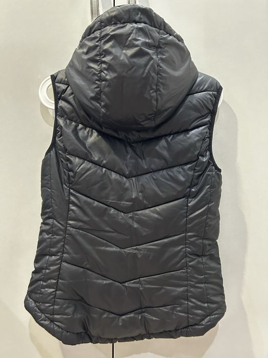 Продам женскую жилетку H&M