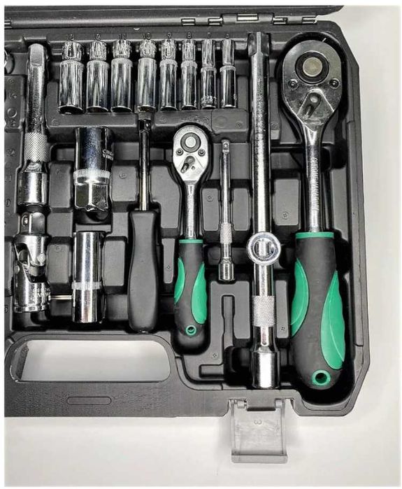 Набор инструментов ключей для автомобиля 121