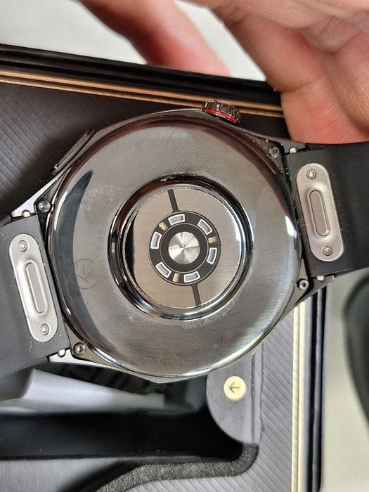 Часовник Huawei GT 5 PRO