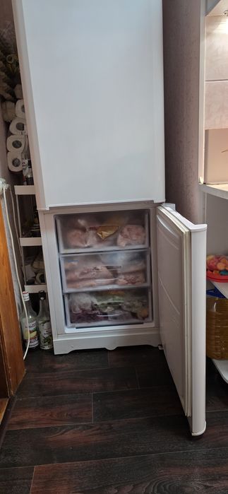 Продам холодильник indesit