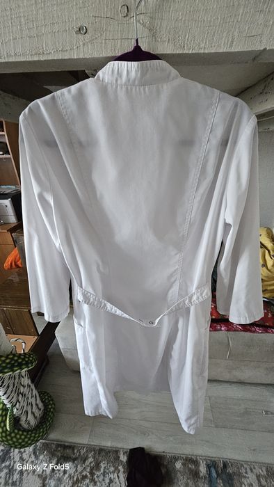 Стильный белый женский халат