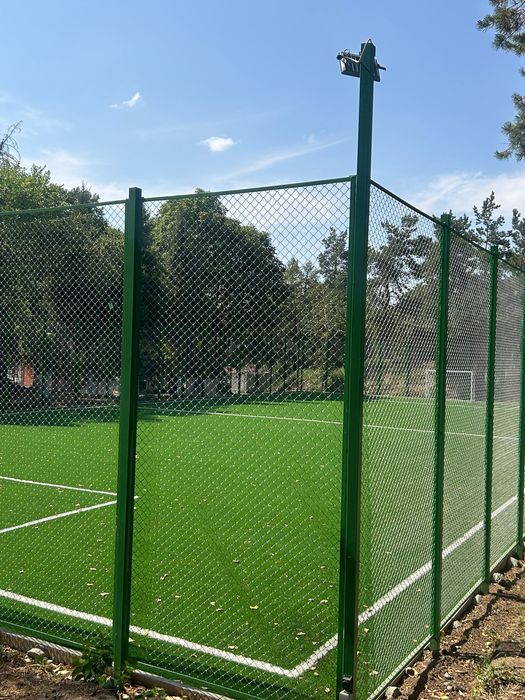 Футбольное поле, горный гигант!