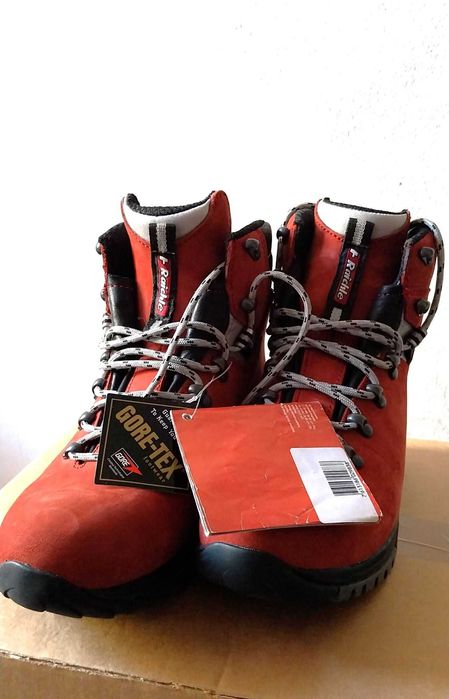 Bocanci de munte/de iarnă în oraș