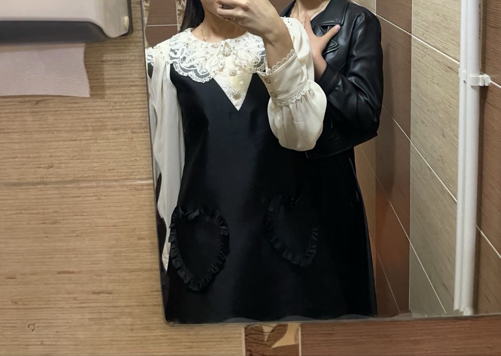 Красивое платье с воротником,в идеальном состоянии