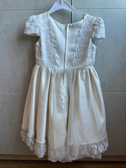 Платье детское кремовое