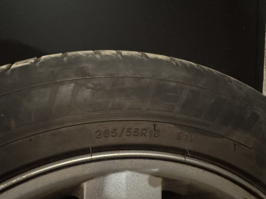 4 бр. Летни гуми Michelin 205/55 R16 с алуминиеви джанти Renault