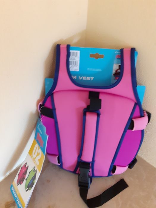 Нова  Детска  жилетка  за  плуване.