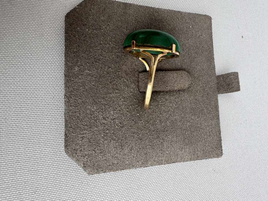 Inel din aur si malachit