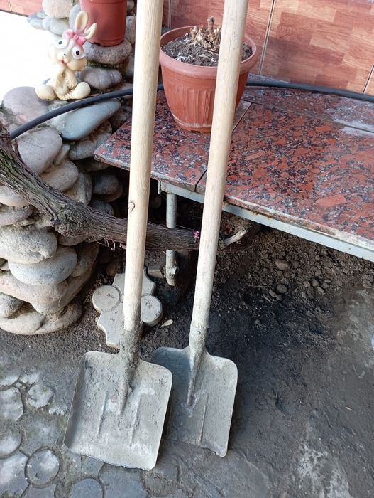 Совковые лопаты 2 штуки