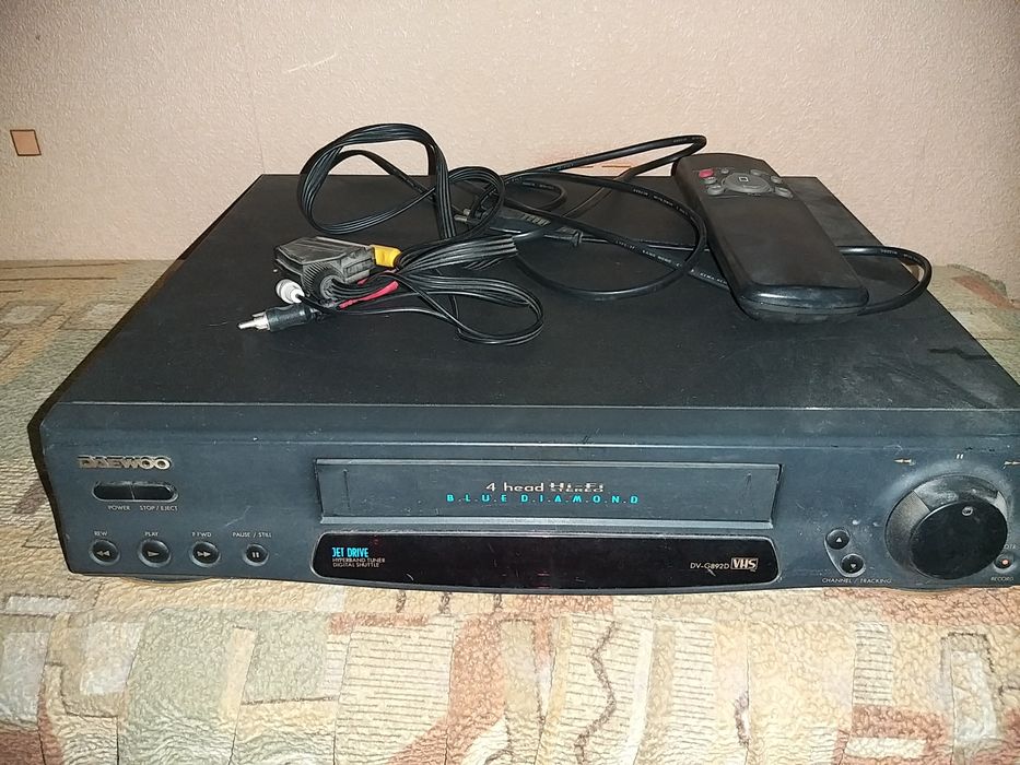 Продам  видеомагнитафон касетный