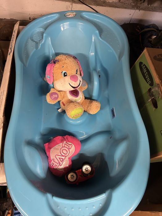 Pachet :Carucior /2 triciclete/scoica /scaun masa/2 balansoare/ cadita