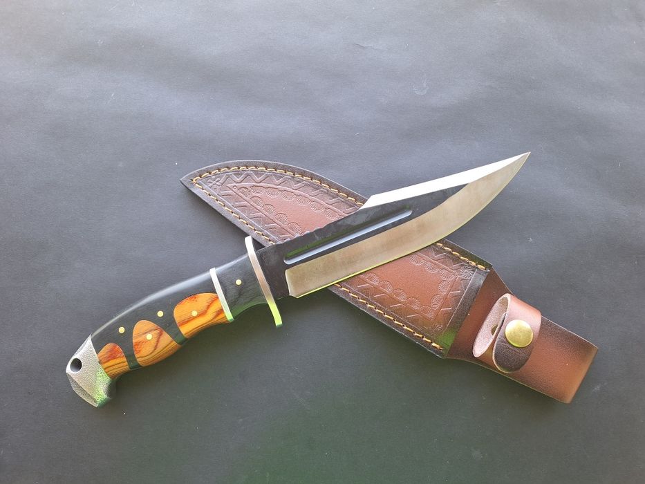 Ловен нож с кожена кания