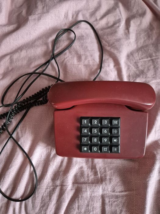 Продам проводной телефон