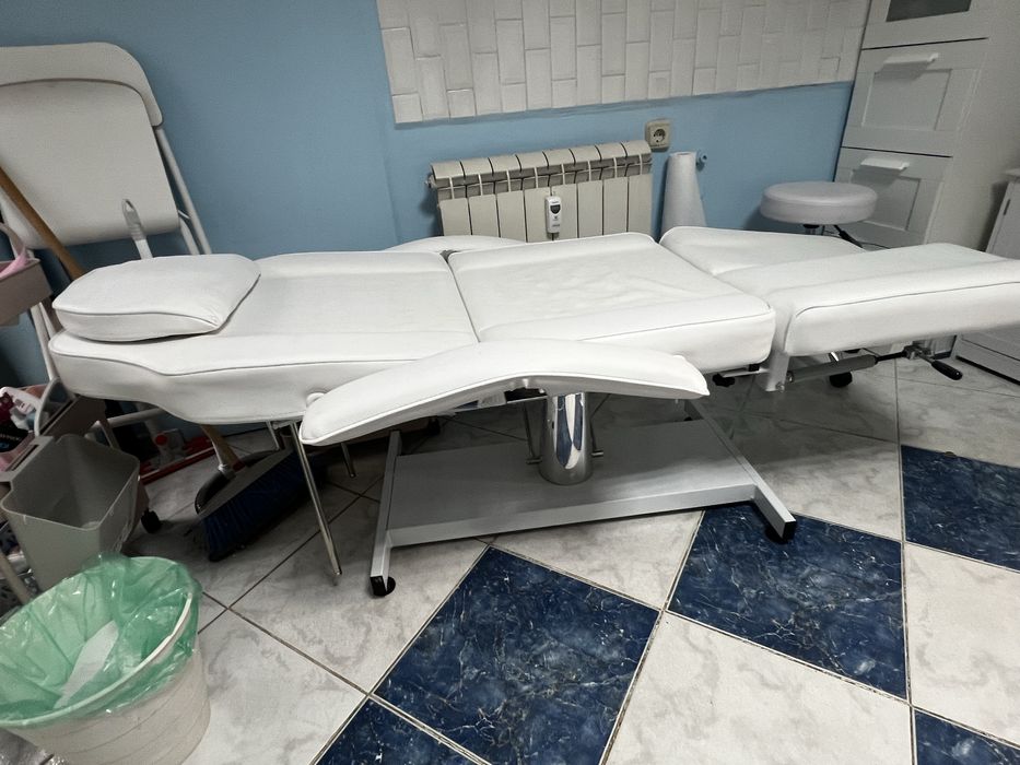Стол за педикюр, кушетка бяла