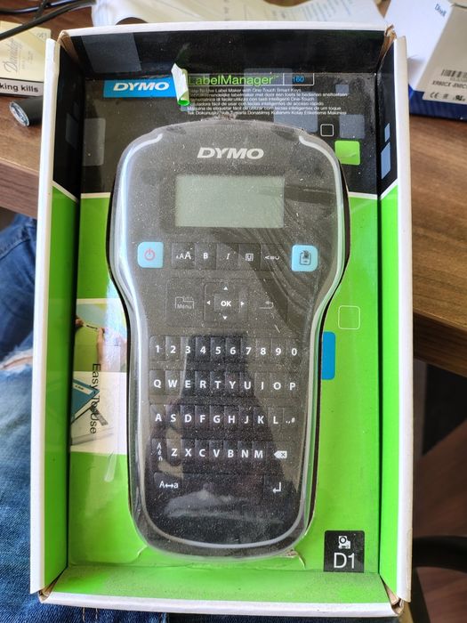 Mașină de etichete