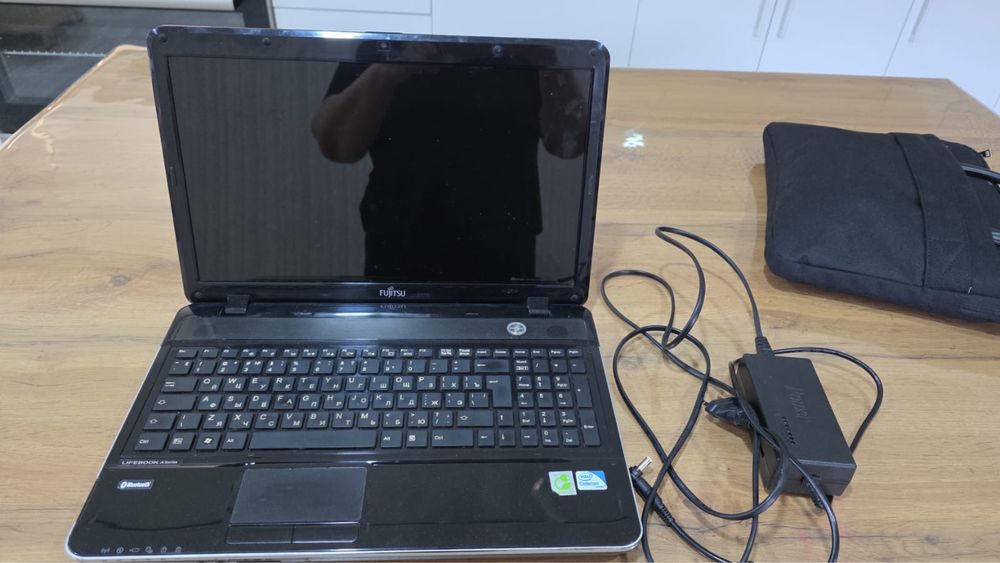 Ноутбук сатылады