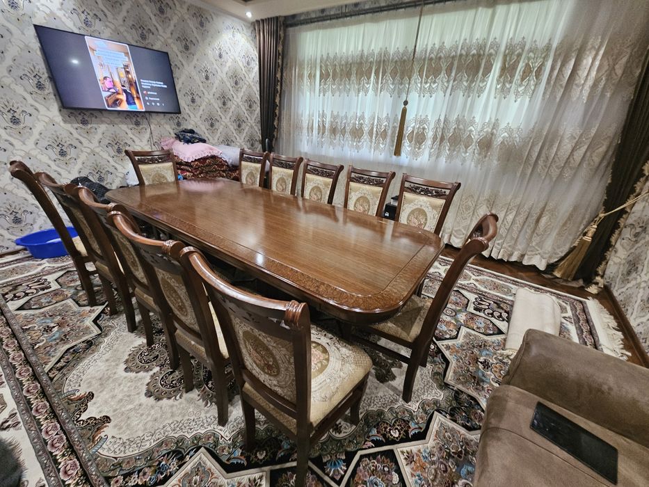 Продаю стол и стулья