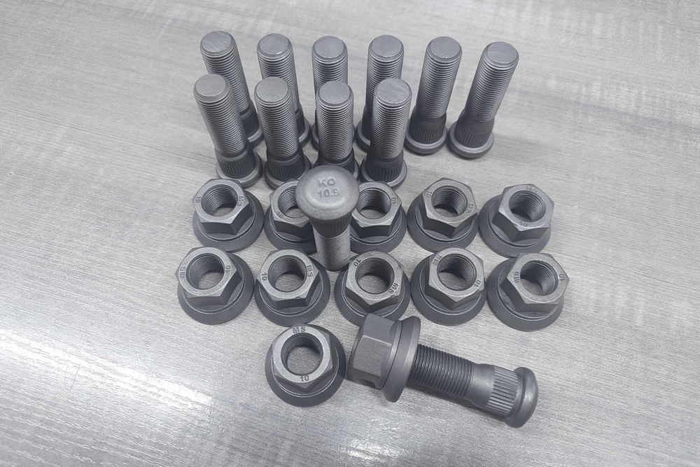 Комплект шпилек+гаек задних колес ГАЗель 24шт калёные