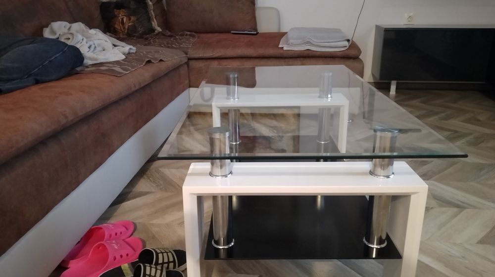 Маса, столове, телевизор