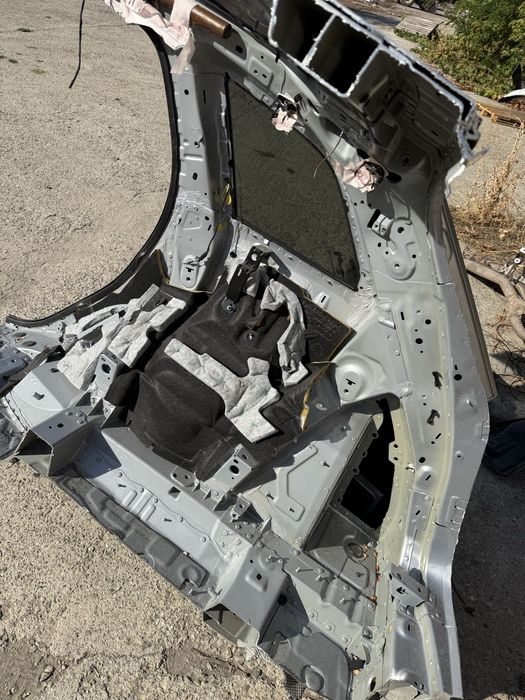 Заден десен панел четвъртина Audi Q7 4M със стъкло и част от покрива
