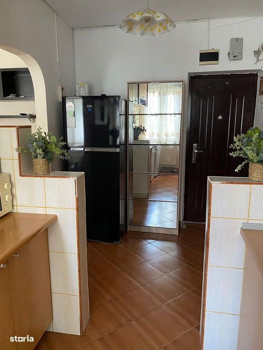 Apartament cu 3 camere semidecomandate, Centru